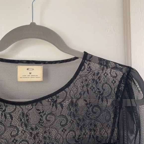 UO Lace Crop Top - Picture 2 of 3